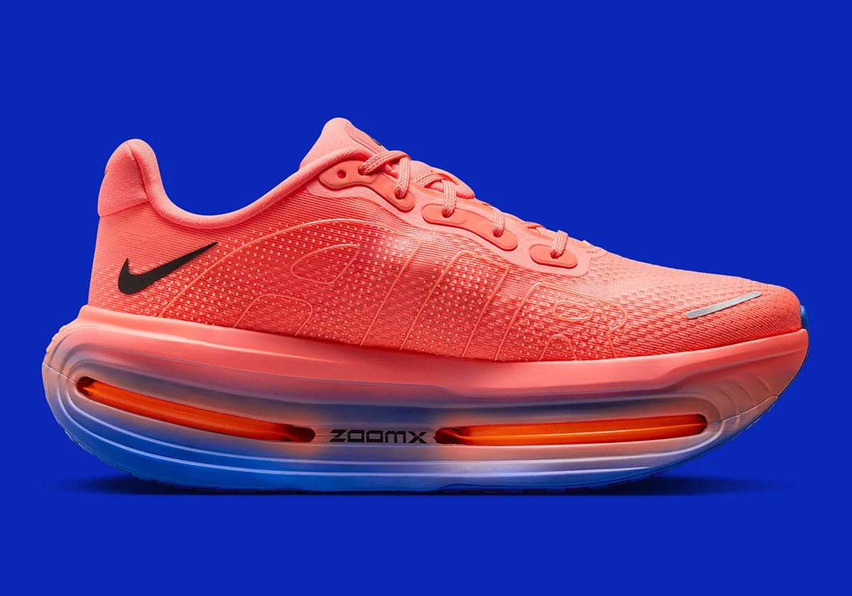 Кроваво-красный и синий танцуют на Nike Vomero Premium