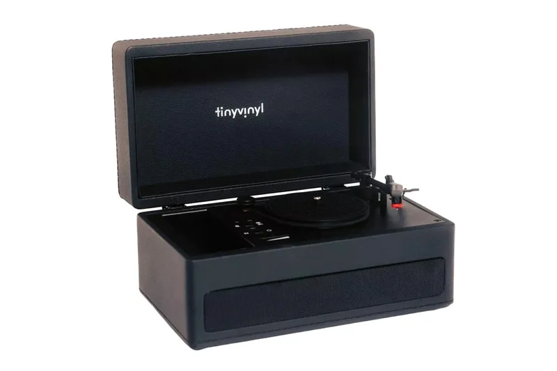 Tiny Vinyl запускает миниатюрный проигрыватель за 49.99 USD, созданный специально для четырехдюймовых пластинок