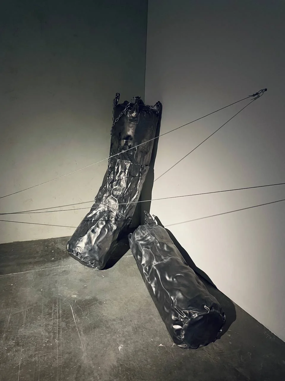 В Jessica Gallery открылась персональная выставка Владимира Копейкина «Свинцовое время»