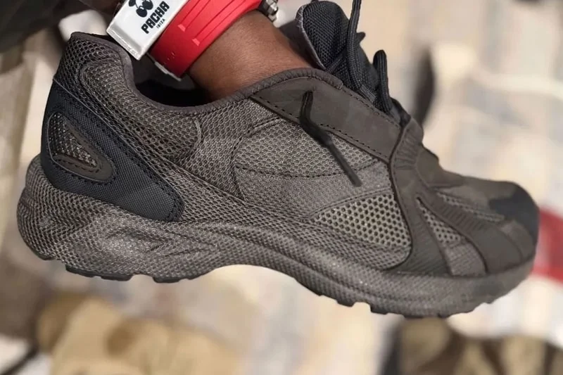 Ye представил первый взгляд на YEEZY 800