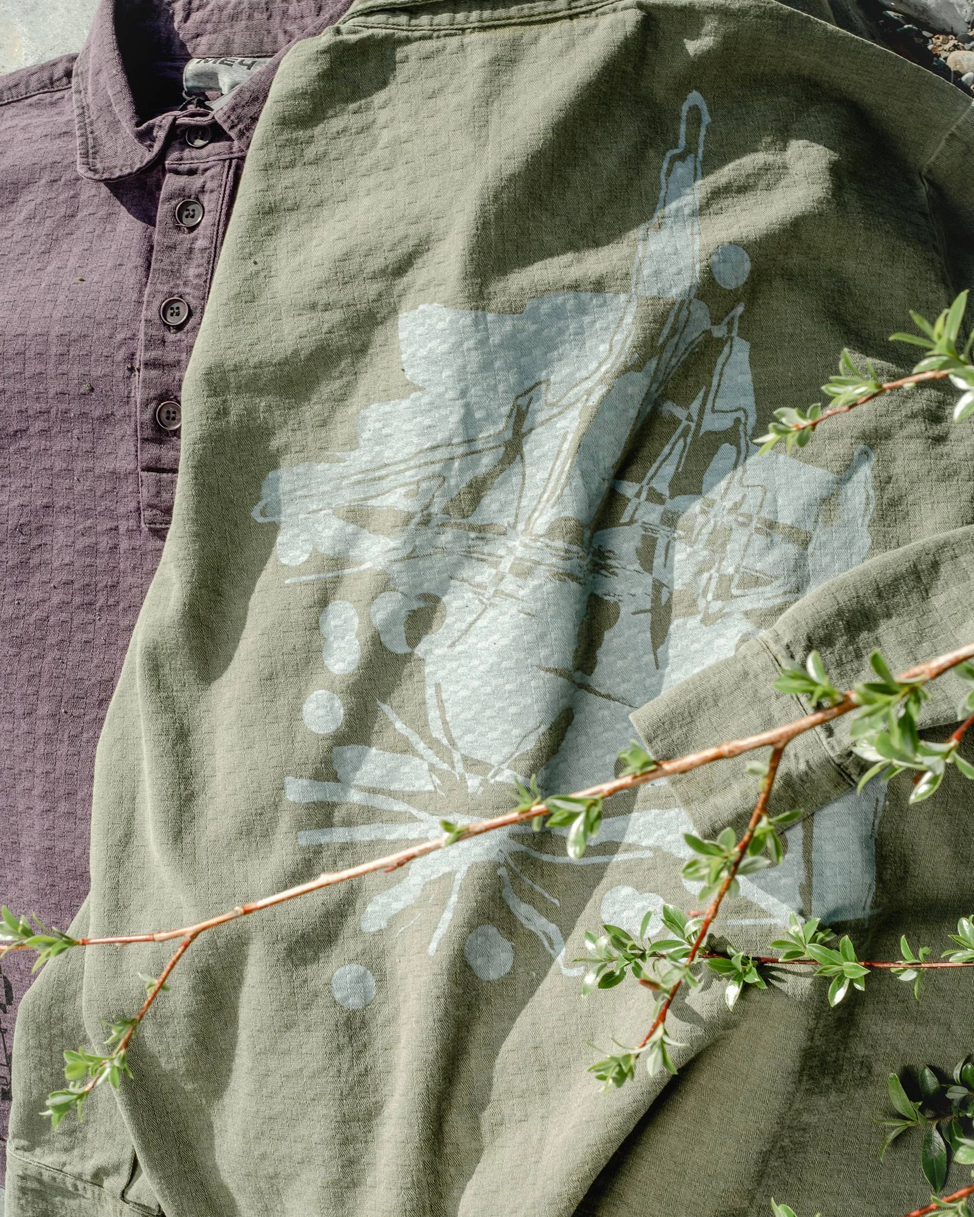 Хайлайты из майского дропа: новые оттенки Garment Dyed в естественной среде обитания