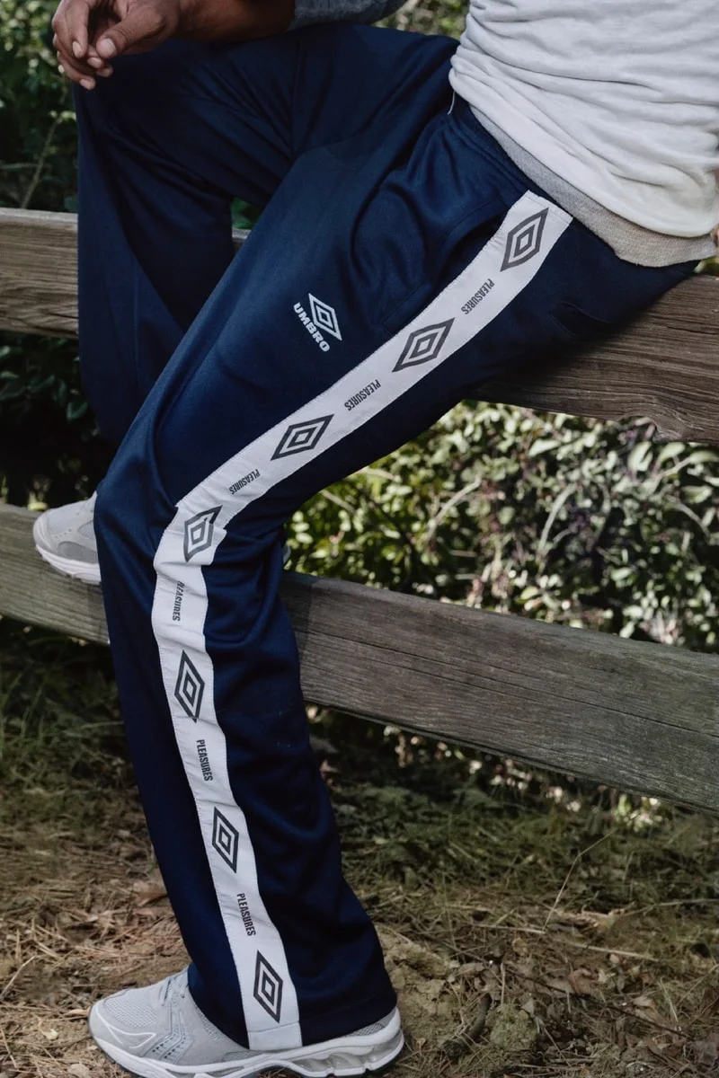 PLEASURES и Umbro обновляют стиль британских террас 90-х в новой капсульной коллекции