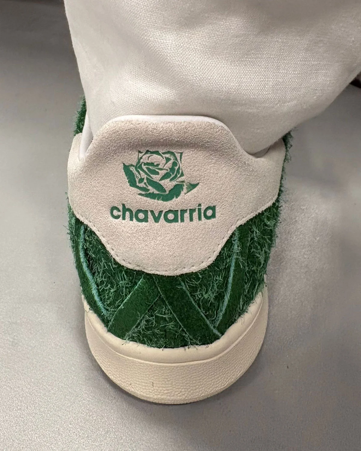 Willy Chavarria показал коллаборацию adidas Stan Smith на Неделе моды в Париже