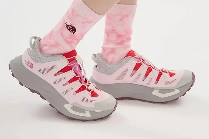 emmi и The North Face представляют VECTIV Breeze 2 в нежных розовом и сером цветах