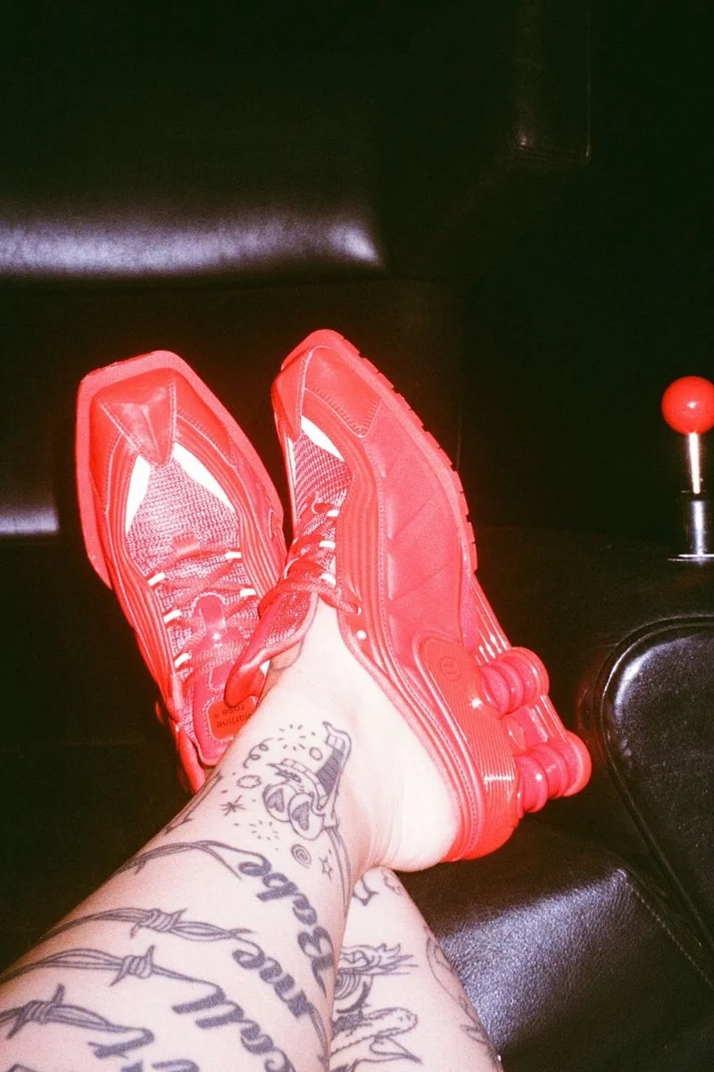 Martine Rose представила новые цветовые решения для Nike Shox MR4