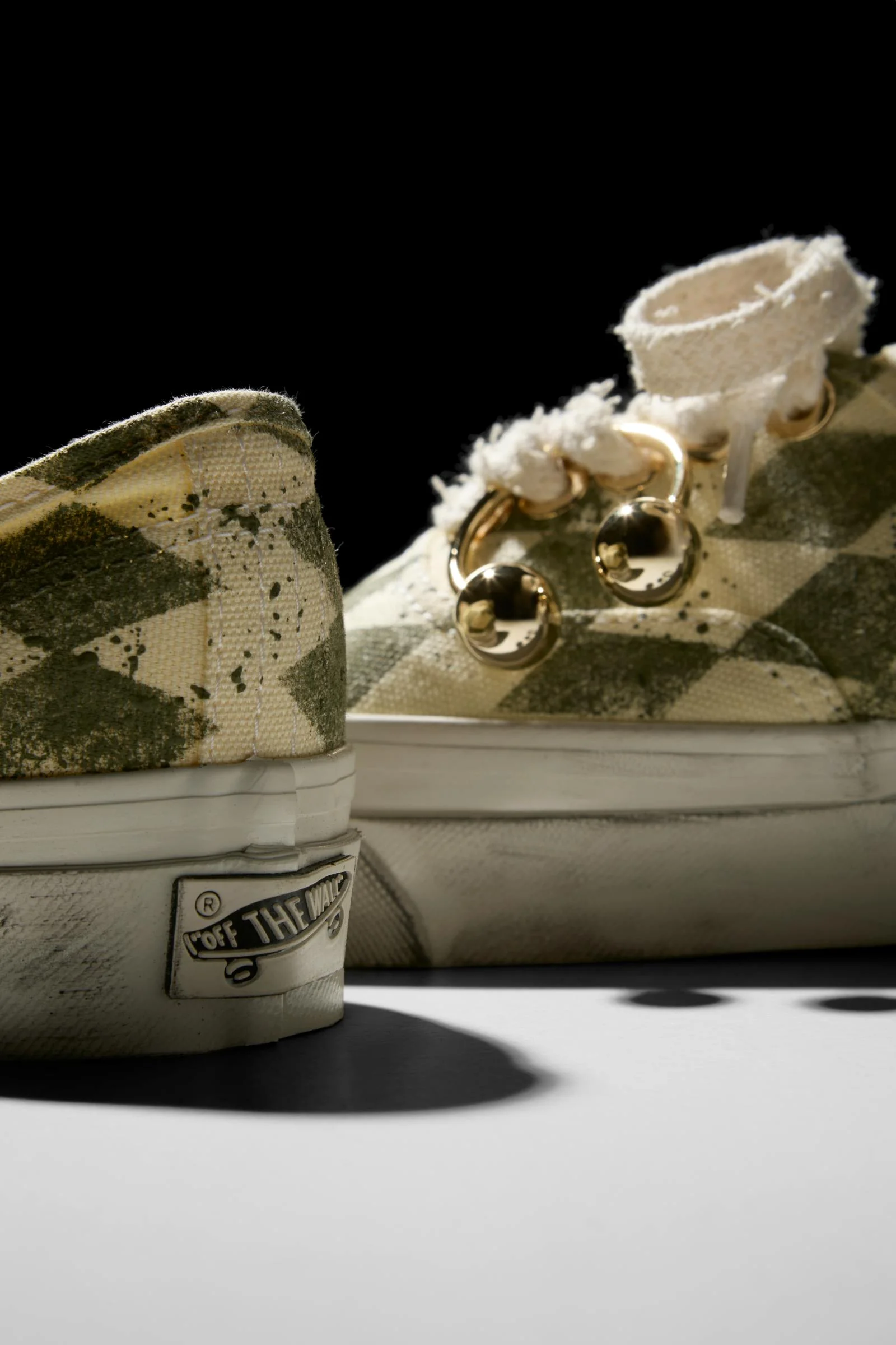 Эти ультрароскошные скейт-кроссовки Vans с ручной перфорацией и заплатками